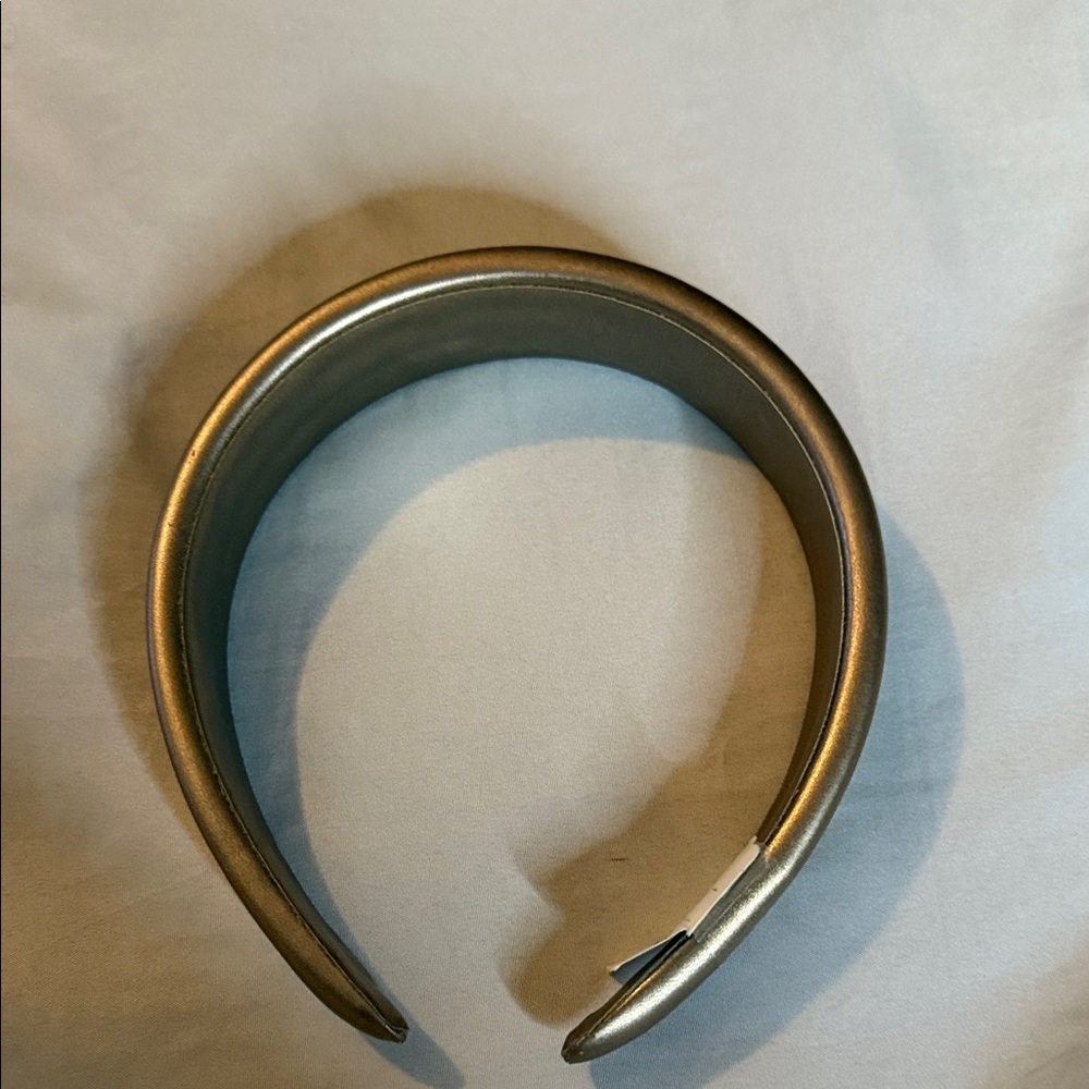 Diadema Metallic Silver Cuff Bracelet american Eagle
